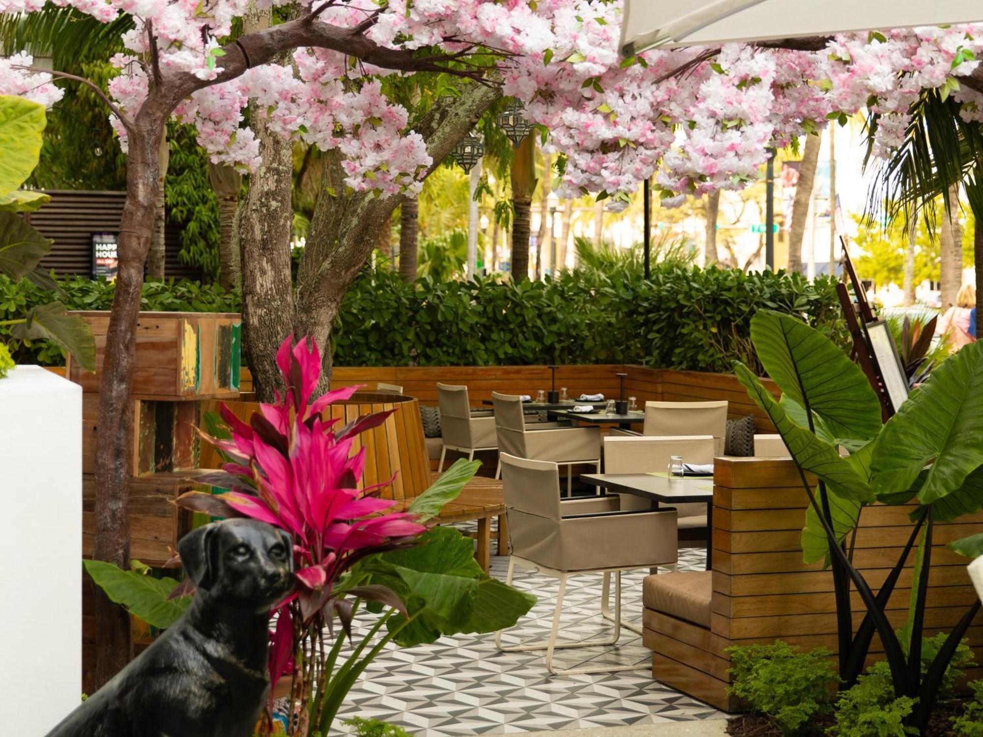 Kimpton Angler'S Hotel South Beach By Ihg Маямі-Біч Екстер'єр фото The Garden at The Standard, East Village
